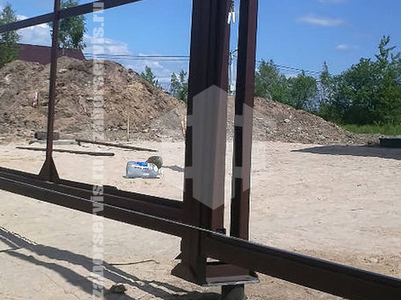 Ворота откатные автоматические из профнастила на сваях
