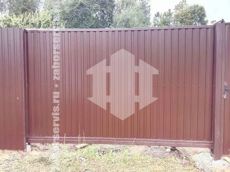 Забор из профнастила коричневый 70 метров