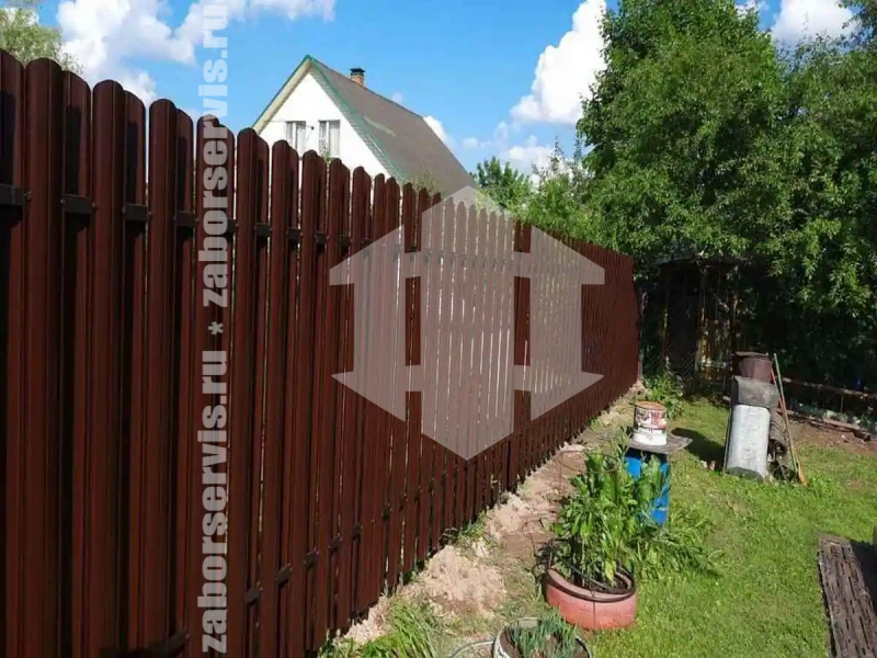 Заборы из металлического штакетника шахматка 38 метров