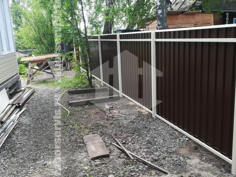 Забор из профнастила с бетонированием столбов 35 метров