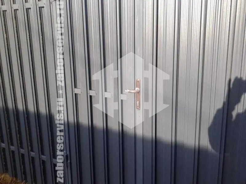 Забор из металлического штакетника оцинкованный 80 метров