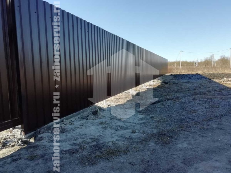 Забор из профнастила на забивных столбах на 6 соток