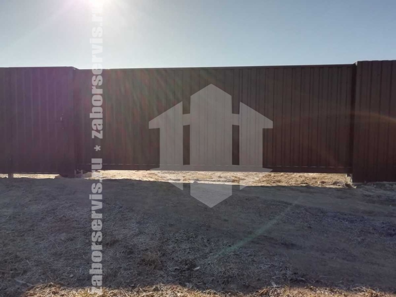 Забор из профнастила на забивных столбах на 6 соток