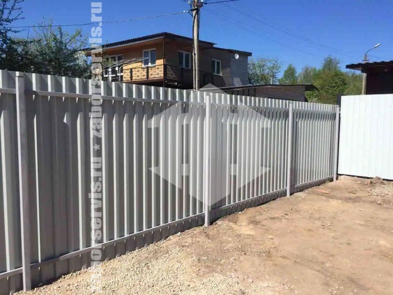 Забор из профнастила с воротам 75 метров