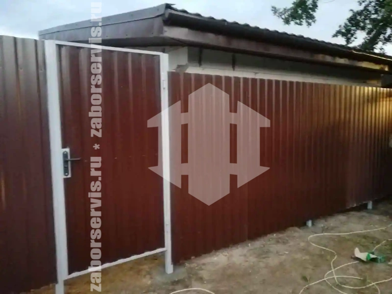 Забор из профнастила с воротам 72 метра