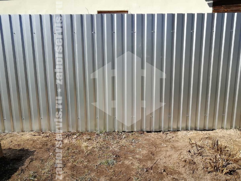 Забор из профнастила оцинкованный 63 метра