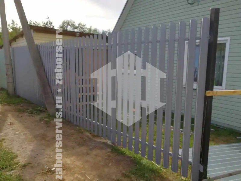 Забор из металлического штакетника оцинкованный 60 метров