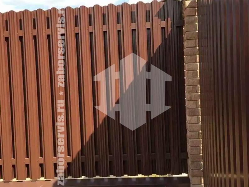 Заборы из металлического штакетника шахматка 48 метров