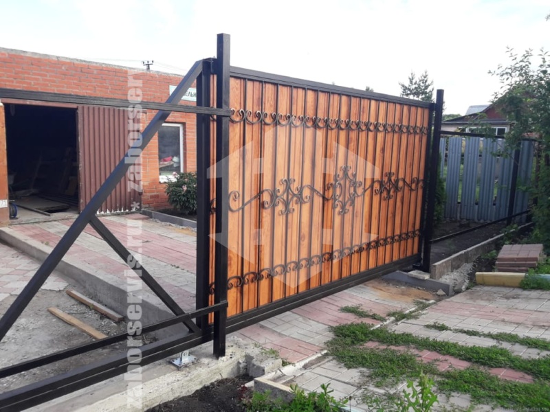 Кованые откатные ворота