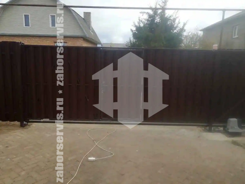 Заборы из металлического штакетника шахматка 94 метров