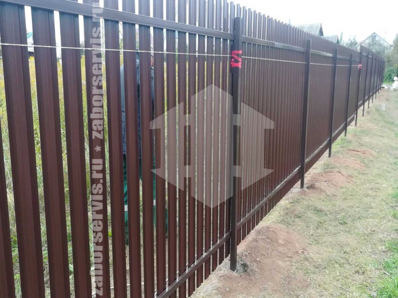 Забор из металлического штакетника 6 соток