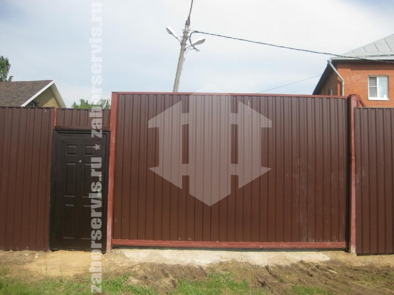Забор из профнастила с забивными столбами 47 метров