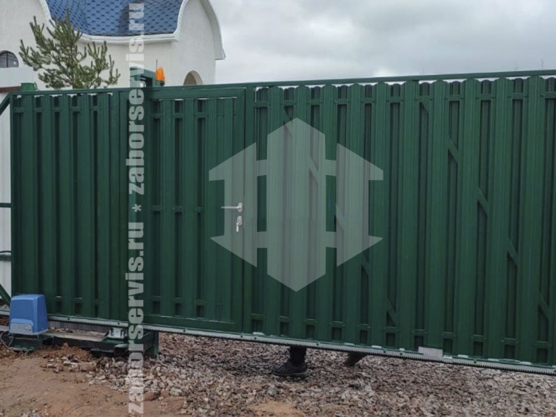 Ворота откатные автоматические на сваях из штакетника