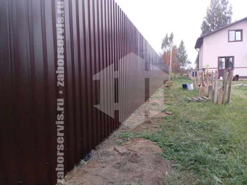 Забор из профнастила с забивными столбами 80 метров