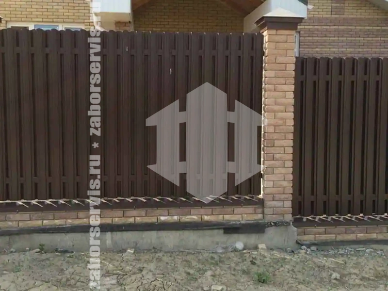 Заборы из металлического штакетника шахматка 48 метров
