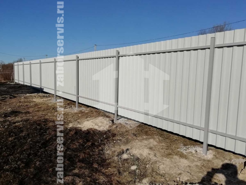 Забор из профнастила на забивных столбах на 6 соток