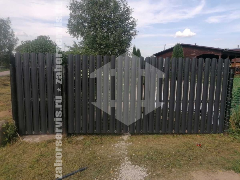 Забор из металлического штакетника на забивных столбах на 8 соток